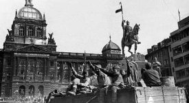 Милан Кундера «Жизнь не здесь»