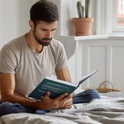 Книги, которые помогут отвлечься от новостей и стресса