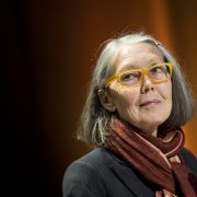 Нобелевскую премию по литературе 2026 года получила Энн Карсон